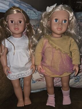 Our GENARATION DOLLS  Fashion Play Dolls Set in White & Pink-Tan
